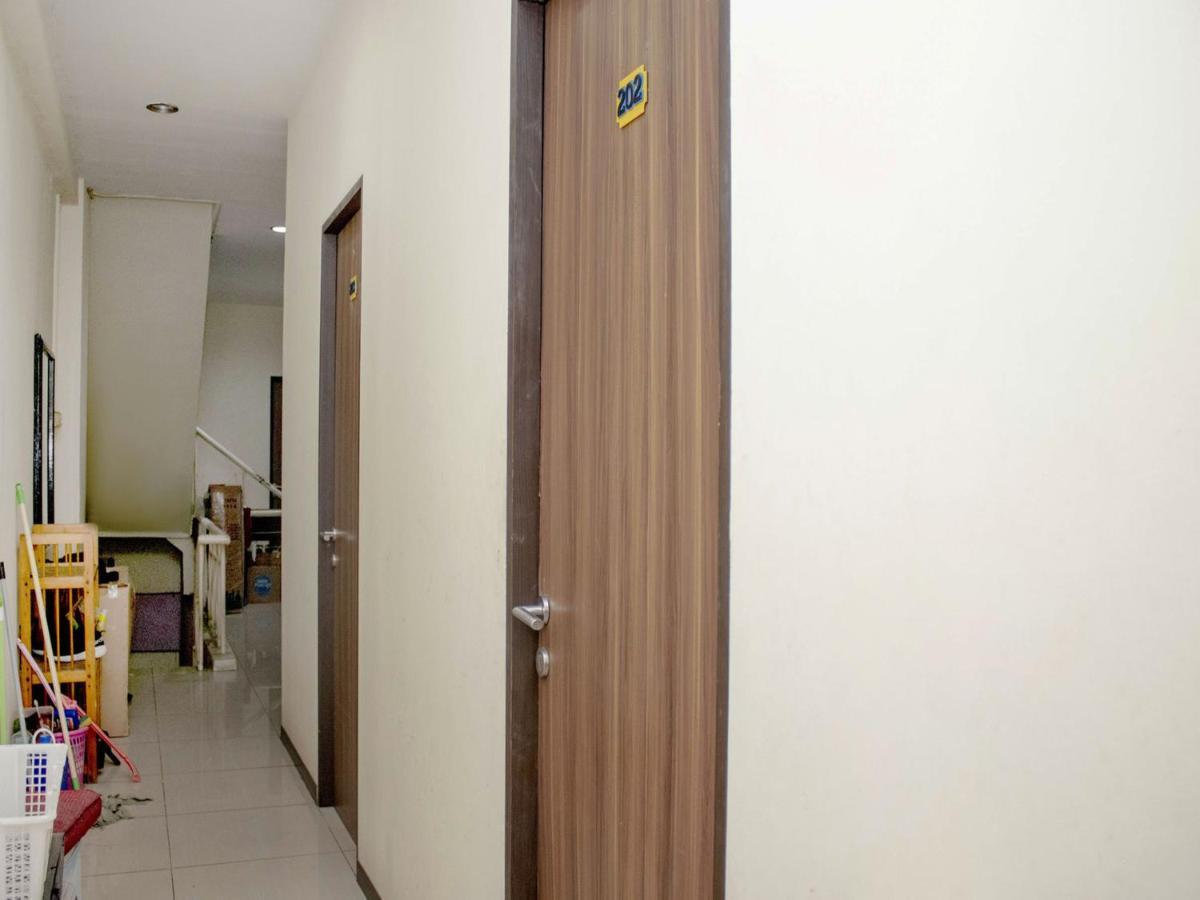 Gasthuis Atap Merah Residence *